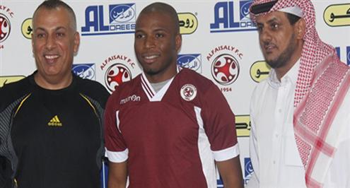 بالصور.. الفيصلي يجدد عقد الأردني خليل بني عطيه موسم واحد